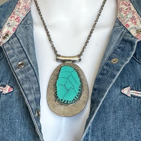 Vintage Boho Silver Tone Turquoise Pendant Necklace - Picture 1 of 8